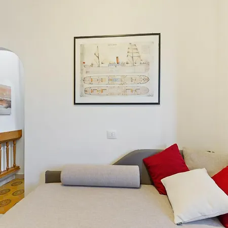 Pleasant With Courtyard Apartman
