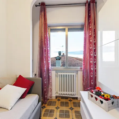 Pleasant With Courtyard Apartman *