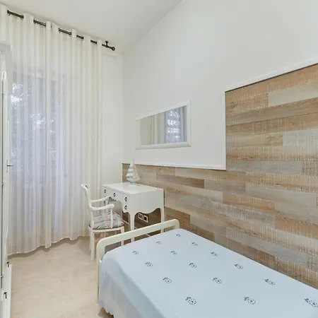 Apartman Pleasant With Courtyard
