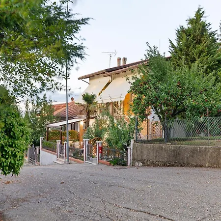Pleasant With Courtyard Apartman