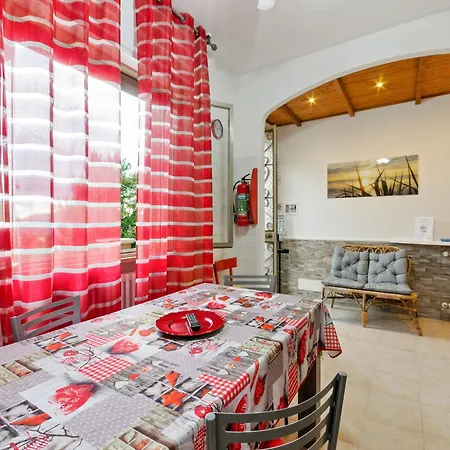 Apartman Pleasant With Courtyard *