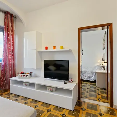 Pleasant With Courtyard Appartamento *