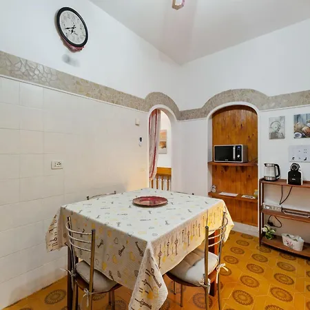 Lejlighed Pleasant With Courtyard *