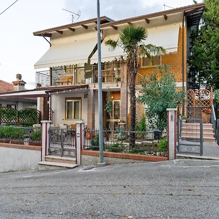 Pleasant With Courtyard Appartamento