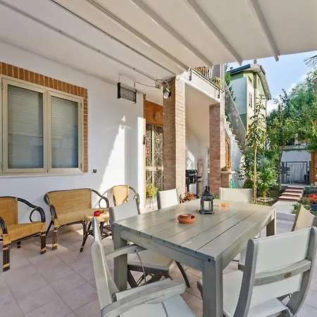 Lejlighed Pleasant With Courtyard *
