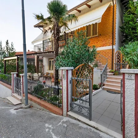 Appartamento Pleasant With Courtyard Saludecio