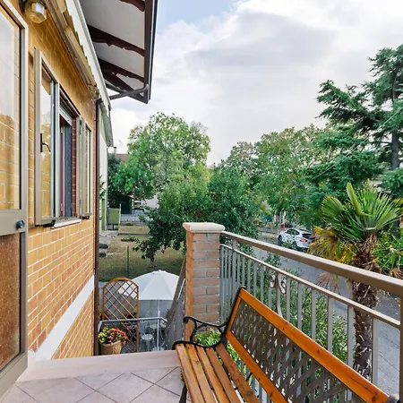 Pleasant With Courtyard