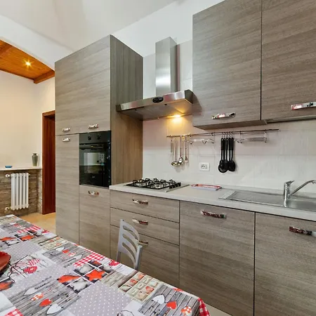 Lejlighed Pleasant With Courtyard *