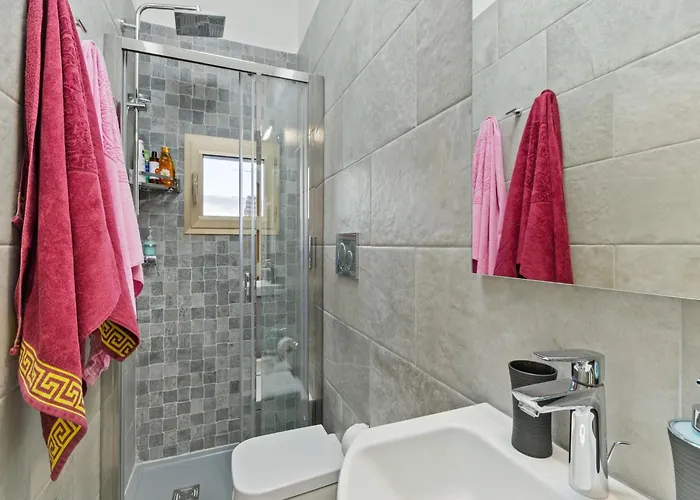 Pleasant With Courtyard Διαμέρισμα