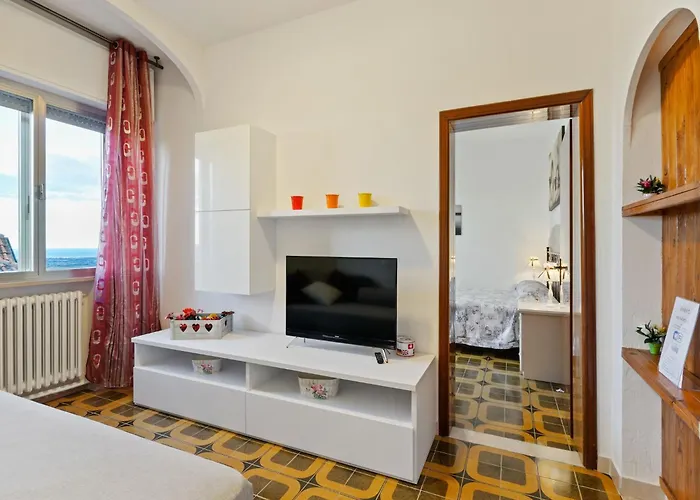 Pleasant With Courtyard Διαμέρισμα *