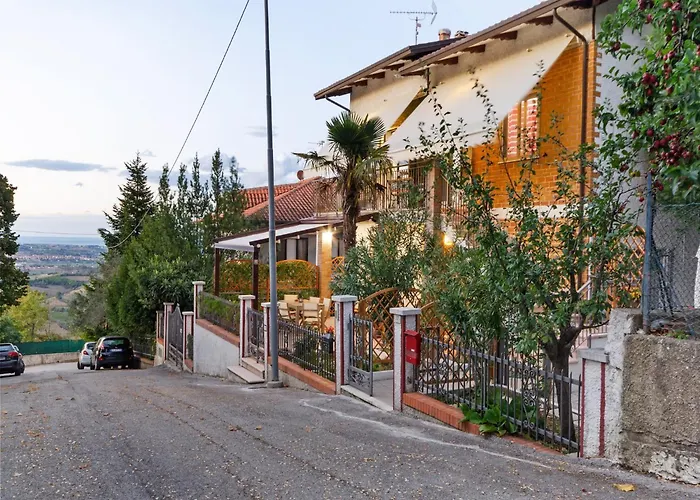 Pleasant With Courtyard Διαμέρισμα *