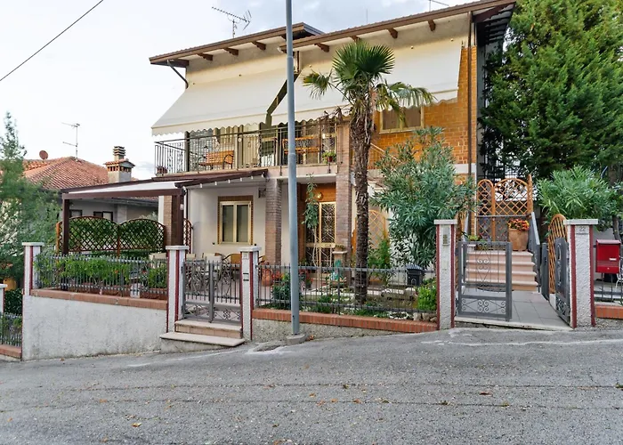 Pleasant With Courtyard Διαμέρισμα