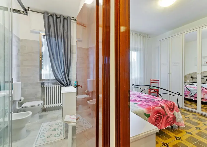 Pleasant With Courtyard Διαμέρισμα *