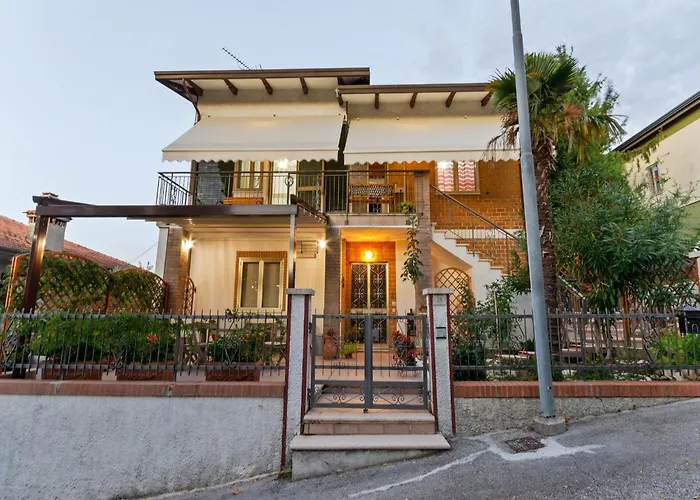 Pleasant With Courtyard Διαμέρισμα Saludecio