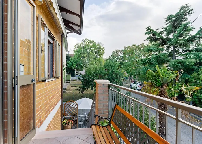 Pleasant With Courtyard