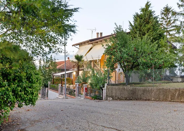 Pleasant With Courtyard Διαμέρισμα